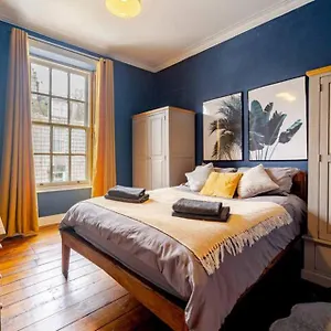 Spacious 1-bed Centre In Aberdeen